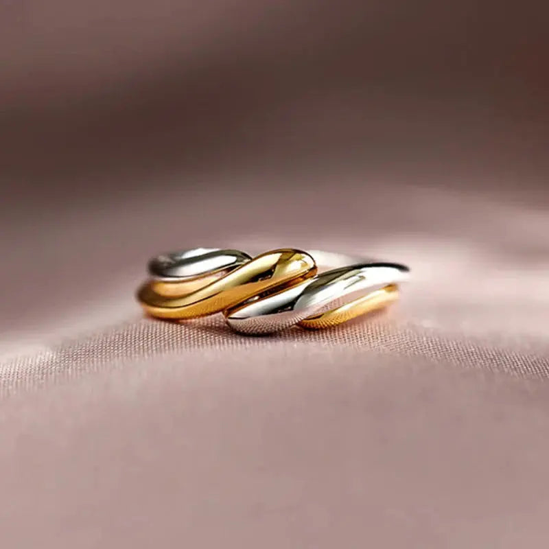 Ermania - Huitan Trendy Two Tone Twist Finger Ring - Ermania